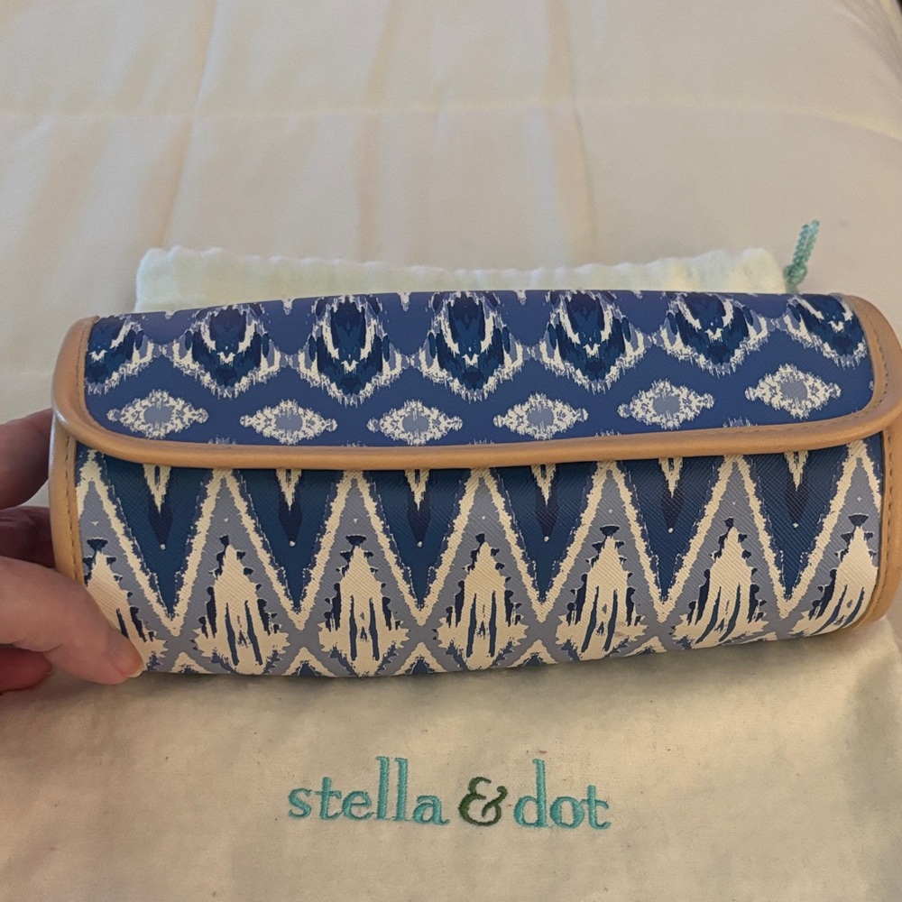 Stella & Dot Blue and Cream Ikat Patterned Jewelry Travel Bag